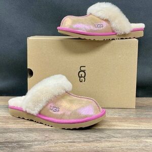 NWT UGG Pink Shearling Slippers NWT Size 5 With Box